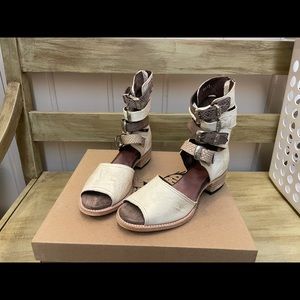 New in box Freebird Pilar Shoes by Steven